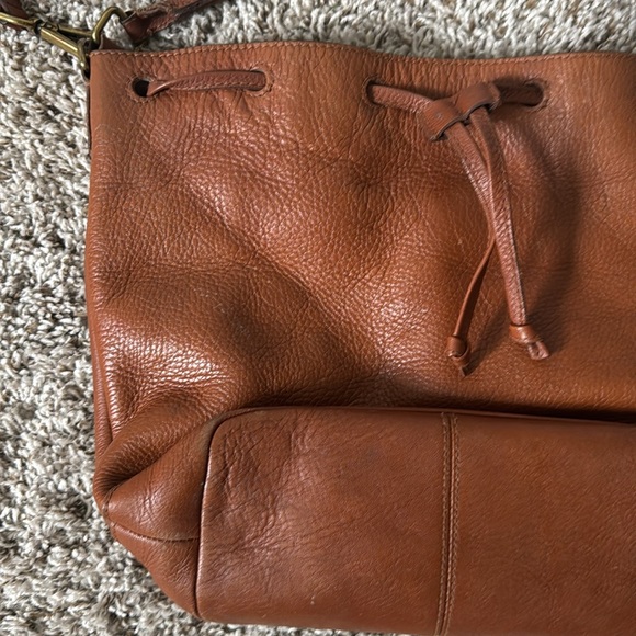 Madewell The Medium Drawstring Transport Tote in Brown Leather - Picture 4 of 11
